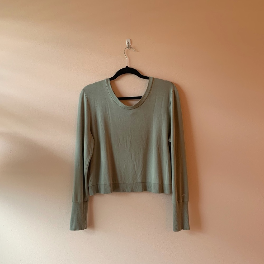 Alo Yoga light green cross-back knit long sleeve